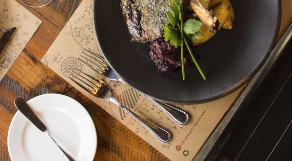 Perto de Santiago, reúna gastronomia, tour em vinhedos e degustação