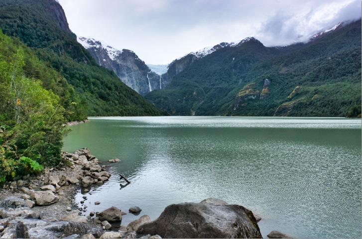 Série Patagônia – No Parque Nacional Queulat, a majestosa geleira suspensa Ventisquero Colgante reina absoluta