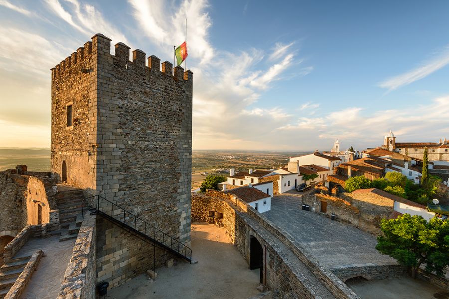 Descubra o charme de Monsaraz, um tesouro medieval do Alentejo