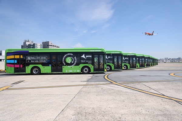 Aeroporto de Congonhas inicia operação com ônibus elétricos para transporte de passageiros