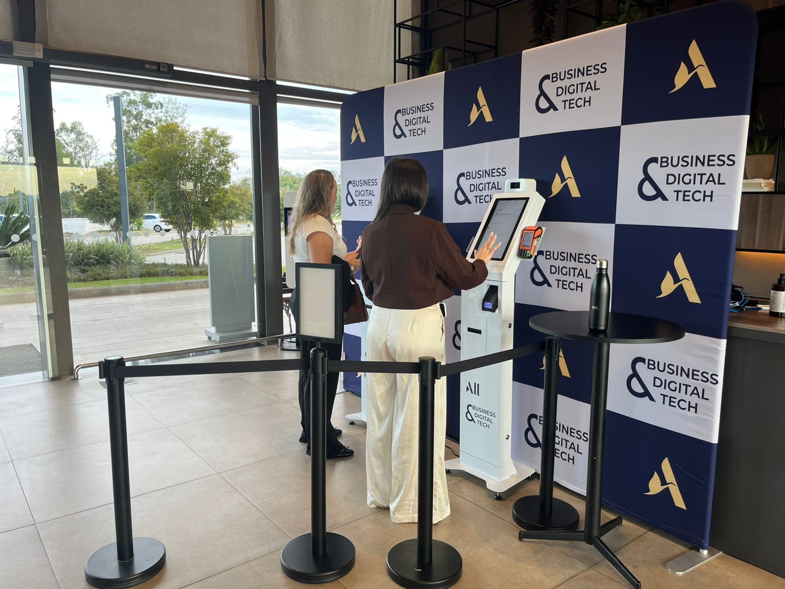 Accor otimiza check-in com totens de autoatendimento e lidera transformação na hotelaria brasileira