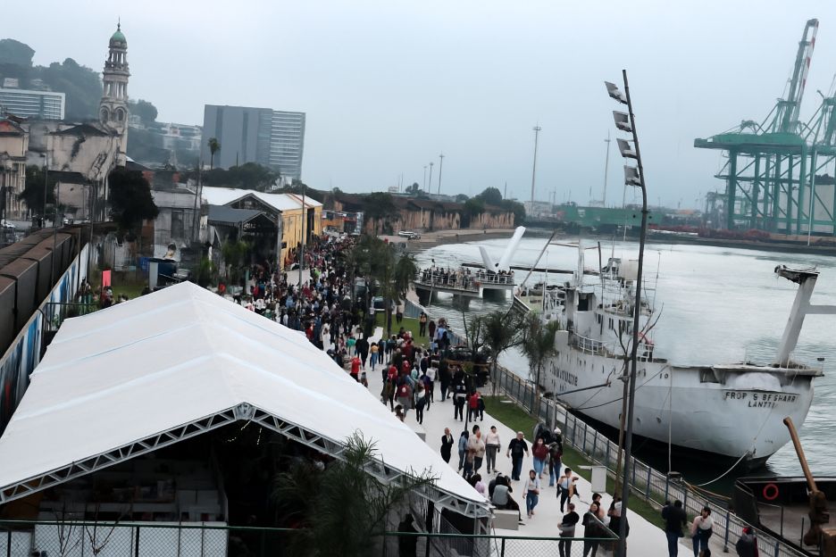 Santos faz história com festa junina inédita em área portuária