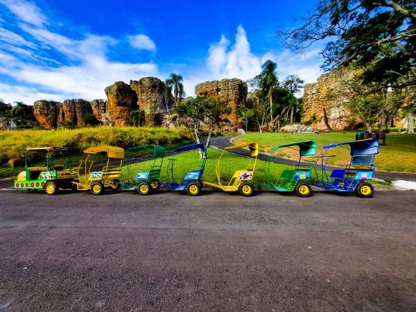 Férias de julho no Parque Vila Velha prometem lazer em família, aventura e contato com a natureza a uma hora de Curitiba
