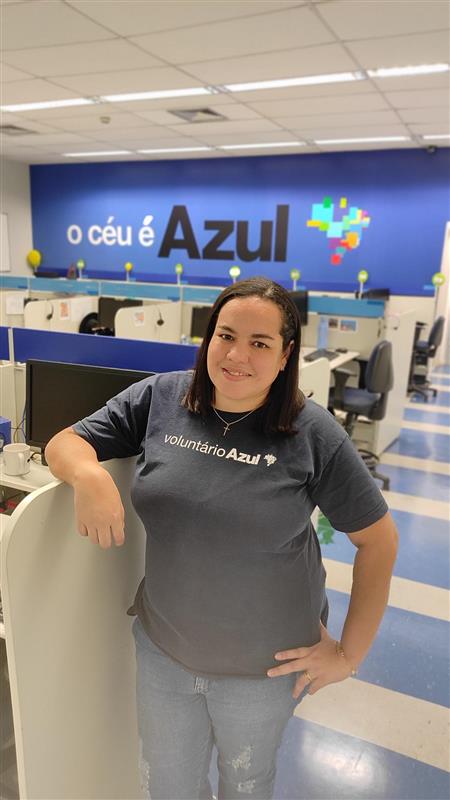 Tripulante do call center da Azul usa benefício de passagens para reunir a família após 30 anos