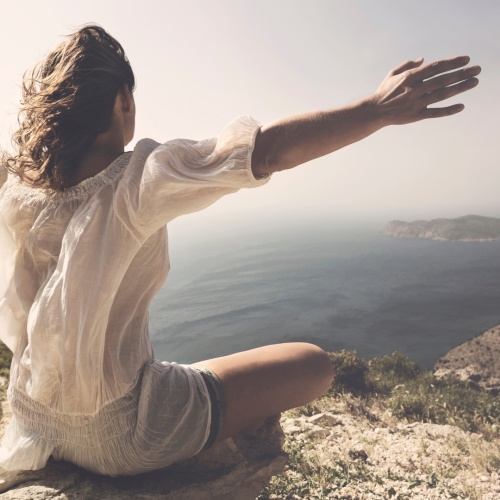 Viajar com consciência: nova calculadora ajuda a medir e compensar o impacto ambiental das viagens