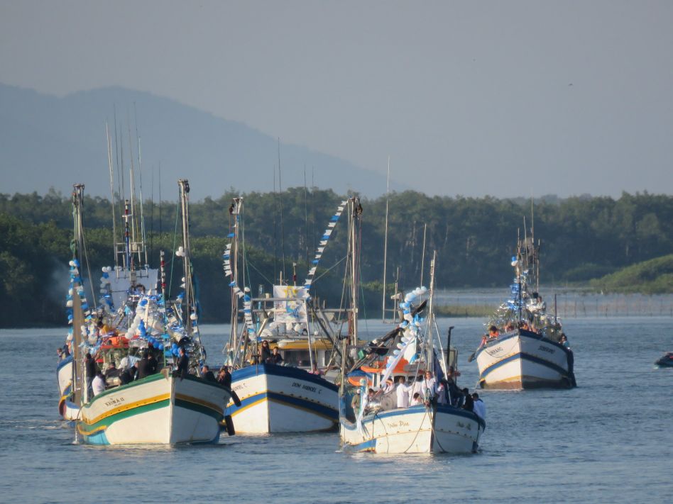 No rio ou no mar: procissões de fé conduzem devotos por todo o Estado de SP
