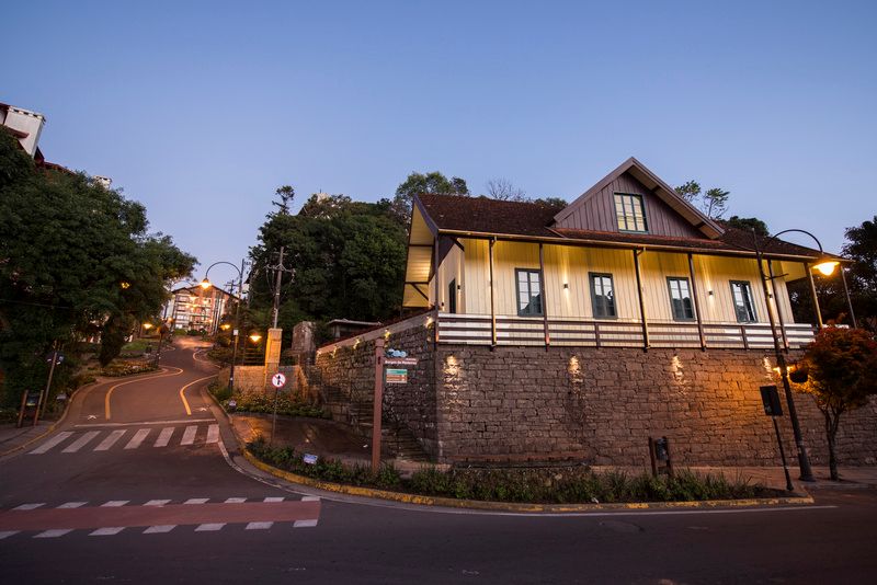 No coração da serra gaúcha, Gramado atrai visitantes com tradições e cultura colonial
