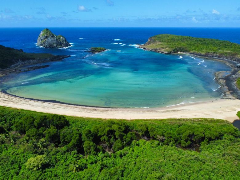 Fernando de Noronha registra crescimento na ocupação hoteleira e aumento de visitantes no 1º semestre de 2025