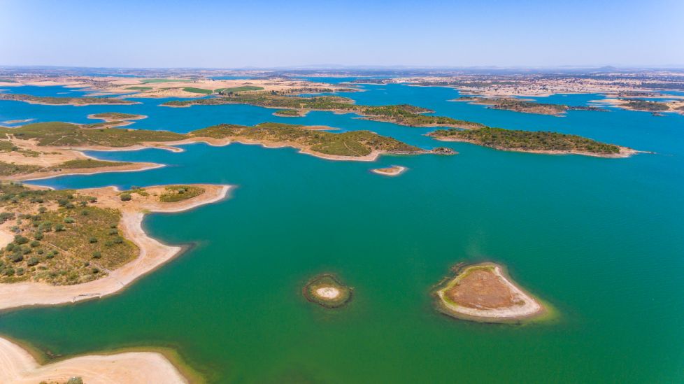 Alqueva: maior lago artificial da Europa é palco de turismo náutico, cultura e tradição