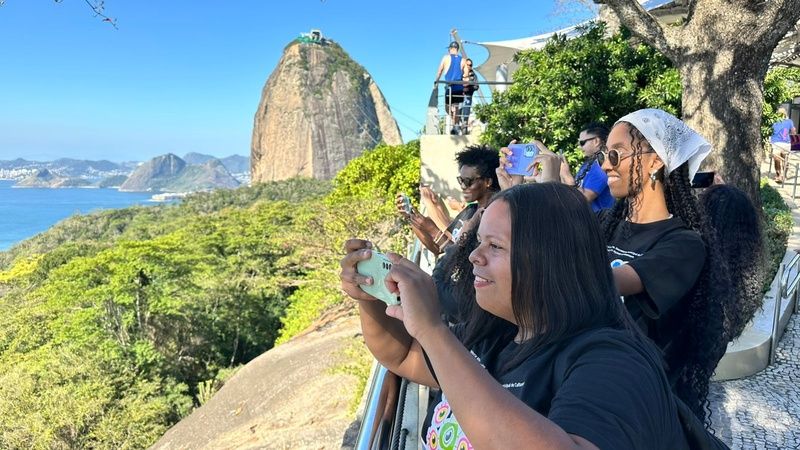 Parque Bondinho Pão de Açúcar se transforma em sala de aula para jovens e adultos de projeto social