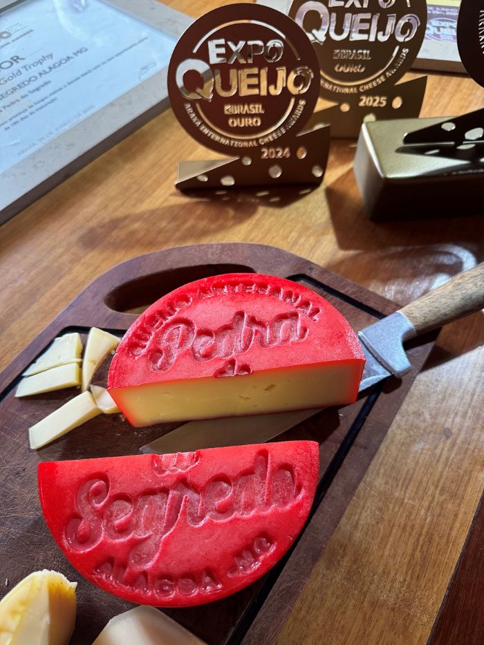 Produtor mineiro recebe visita da embaixadora do Queijo após prêmio histórico