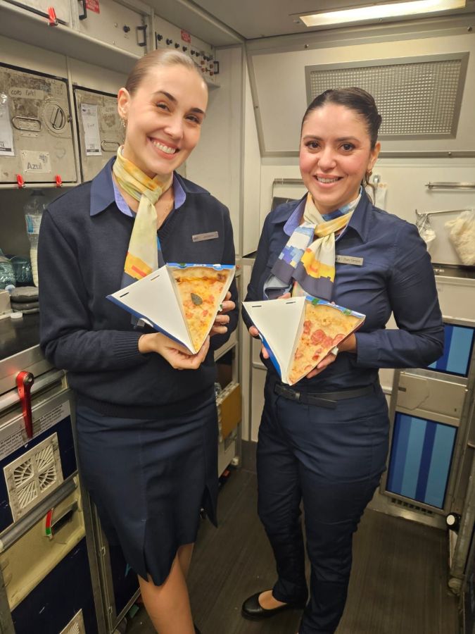 Pizza volta ao cardápio de bordo da Azul após grande sucesso