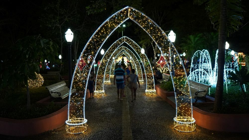 São Pedro (SP) anuncia programação de Natal inédita com decoração iluminada, presépio realista exclusivo e atrações culturais com participação maciça da comunidade