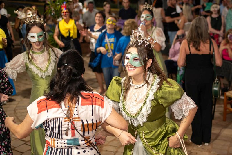 Caminhos de Pedra realizará segunda edição do Baile de Máscaras em janeiro de 2026