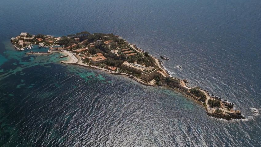 Com inauguração prevista para 1º de maio de 2026, o Zannier Bendor marcará um novo capítulo na história da Île de Bendor, no sul da França