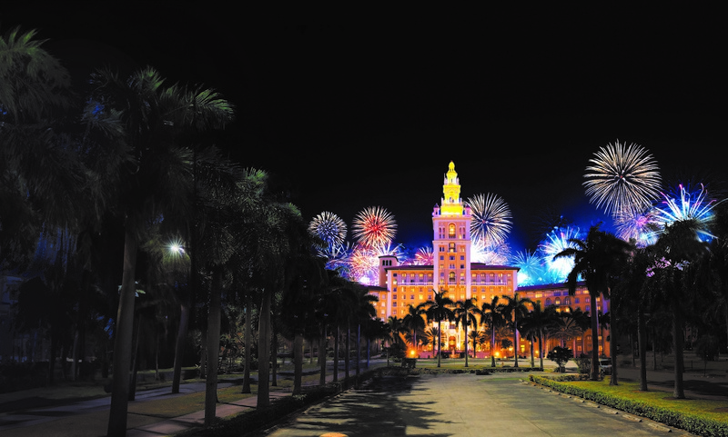 Flórida recebe o Ano Novo com celebrações icônicas