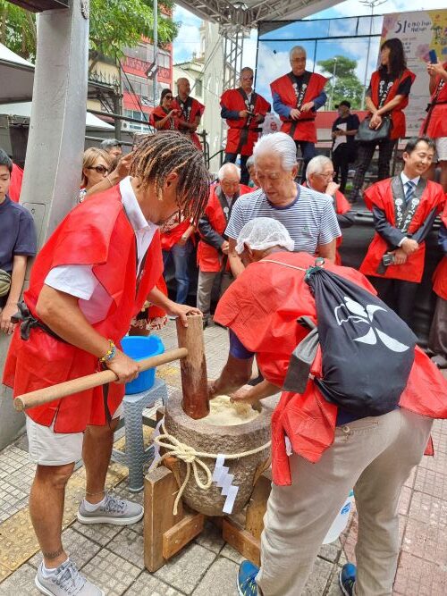 Moti Tsuki Matsuri encerra o ano na Liberdade com tradição, gratidão e votos de prosperidade