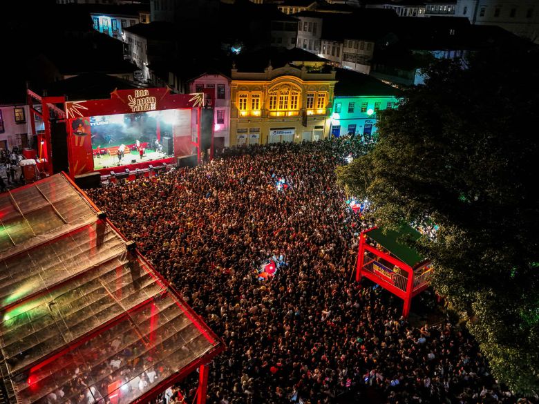 Diamantina confirma Carnaval 2026 com grandes atrações nacionais, reforço na tradição e expectativa de 40 mil foliões por dia