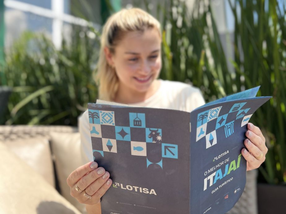 Guia turístico impresso começa a circular em Itajaí e amplia acesso de visitantes às atrações da cidade