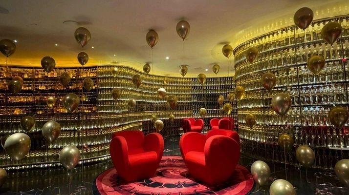 Flávia Junqueira leva arte imersiva ao icônico Watergate Hotel em exposição internacional que reúne artistas mulheres 