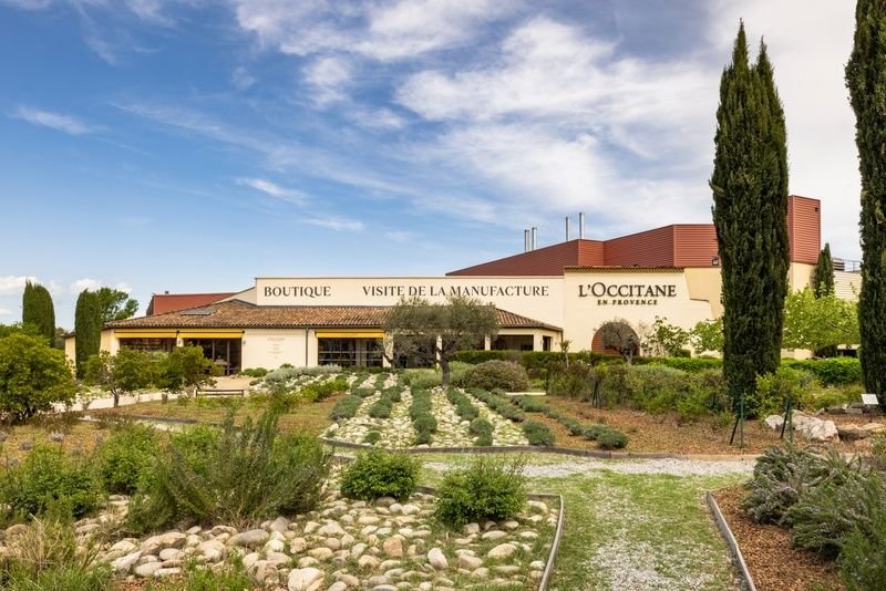 L’Occitane en Provence transforma sua fábrica na Alta Provence em destino turístico imersivo e inaugura flagship da marca