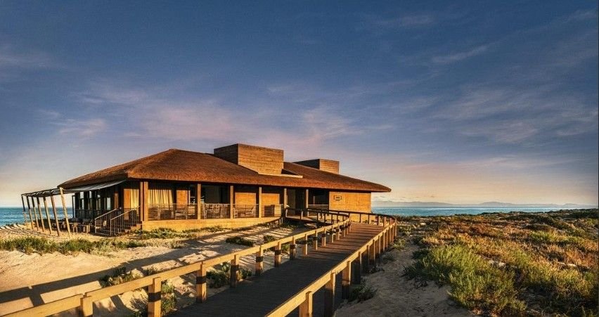 JNcQUOI Beach Club: o destino do verão europeu