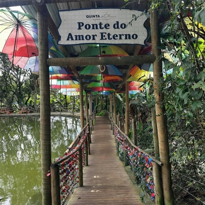 No mês dos namorados cadeados do amor transformam passeio na Quinta do Olivardo de São Roque em tradição romântica