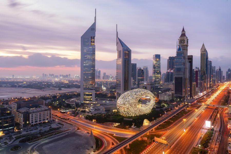 Emirates lança ofertas com estadias gratuitas e descontos em Dubai