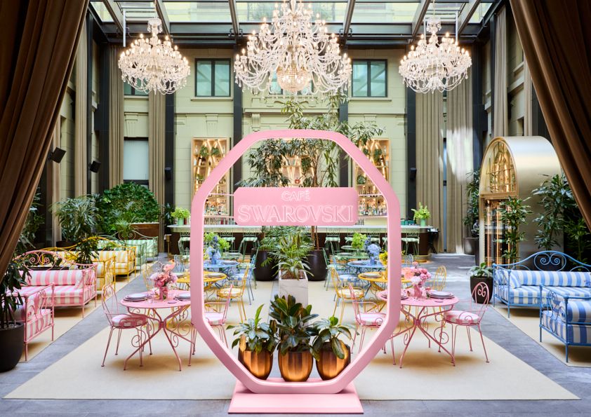 Um Verão de Encanto em Milão – Descubra o Café Swarovski no Giardino Cordusio