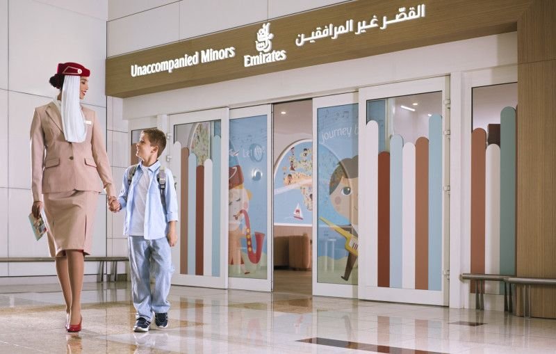 Emirates reforça estrutura para receber mais de 3.500 menores desacompanhados nas próximas semanas