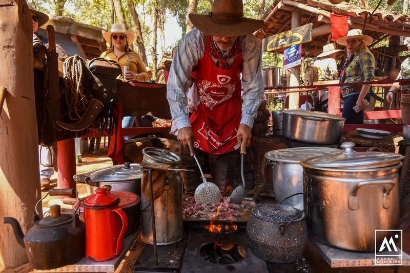 Queima do Alho reúne famílias e mantém viva a cultura das comitivas boiadeiras em Barretos