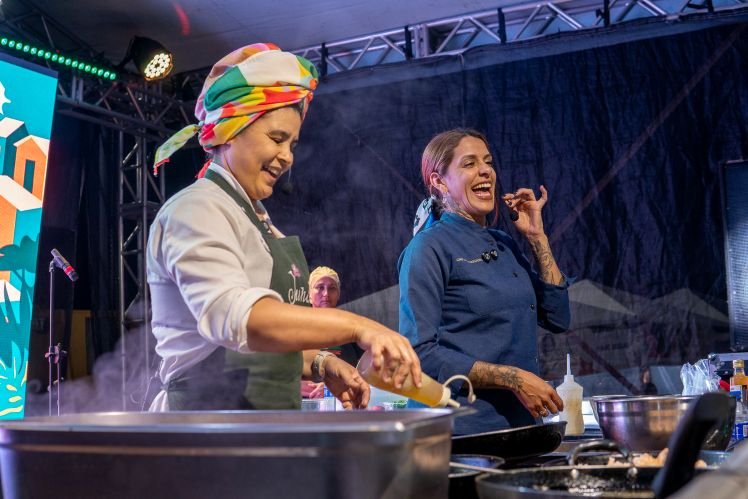 Festival Sabor Caiçara de Ubatuba atrai público com aulas-show de ex-Masterchef e programação cultural gratuita