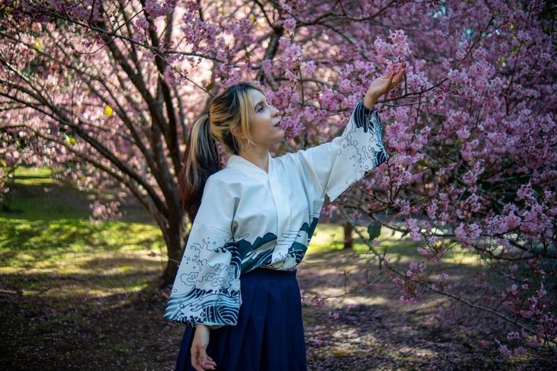 Ainda dá tempo de ver as sakuras: florada segue até o fim de agosto no Parque da Cerejeira de Campos do Jordão