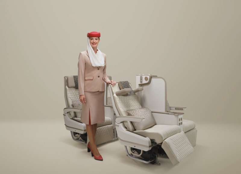Emirates apresenta o primeiro assento elétrico do mundo para a Premium Economy