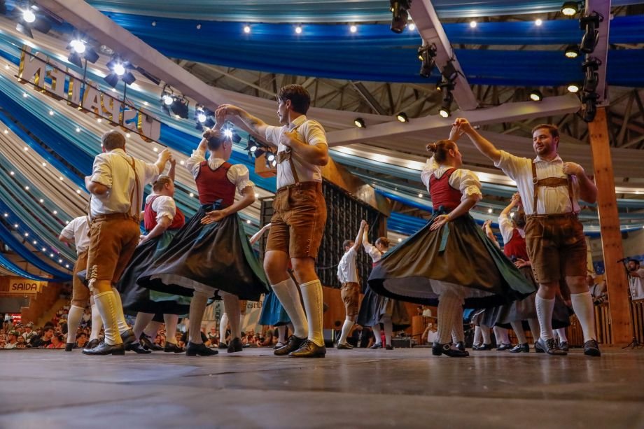 41ª Oktoberfest Blumenau terá mais de 90 apresentações de dança na programação oficial, com mais de 900 dançarinos