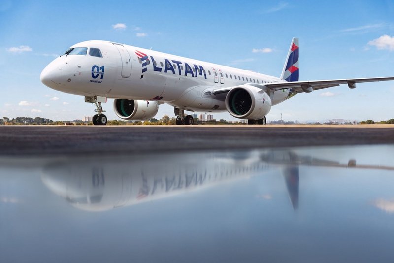 LATAM Airlines Brasil e Embraer celebram o primeiro E195-E2 da história da companhia aérea