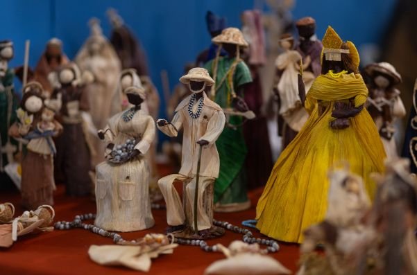 Para presentear ou levar para casa, veja o que encontrar de artesanato no Revelando SP neste final de ano