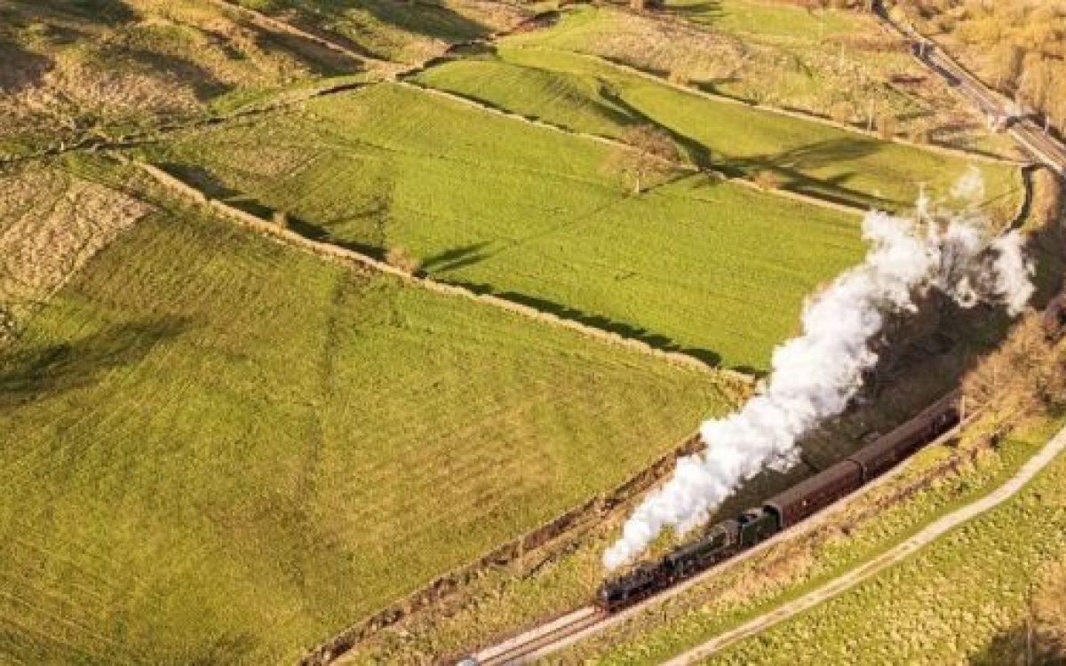 Todos a bordo: aventuras ferroviárias britânicas inesquecíveis neste verão