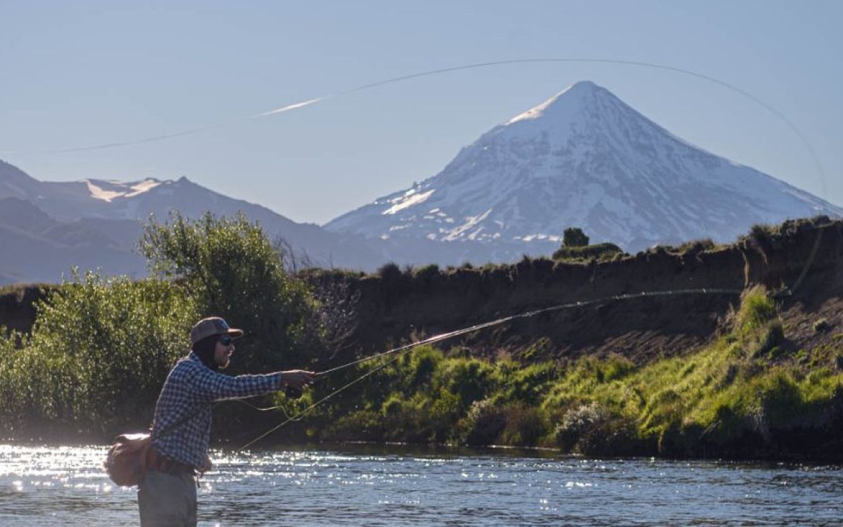 Pesca esportiva impulsiona turismo e movimenta roteiros naturais em Neuquén, na Patagônia Argentina