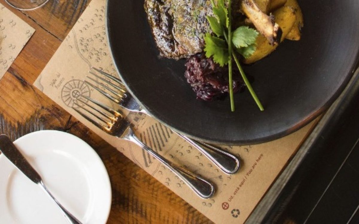 Perto de Santiago, reúna gastronomia, tour em vinhedos e degustação
