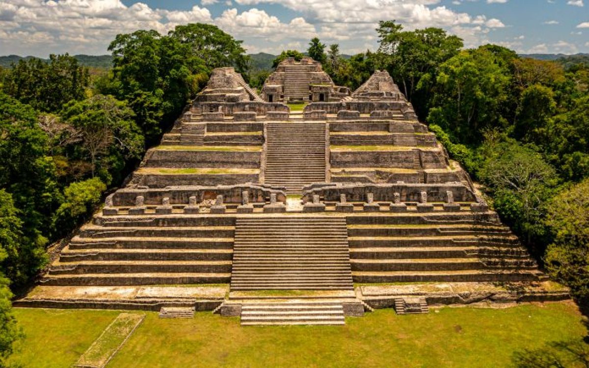 Com templos grandiosos, cavernas misteriosas e rica herança maia, Belize oferece experiências únicas