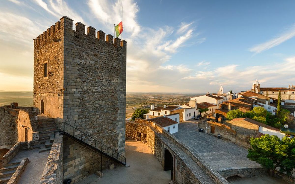 Descubra o charme de Monsaraz, um tesouro medieval do Alentejo
