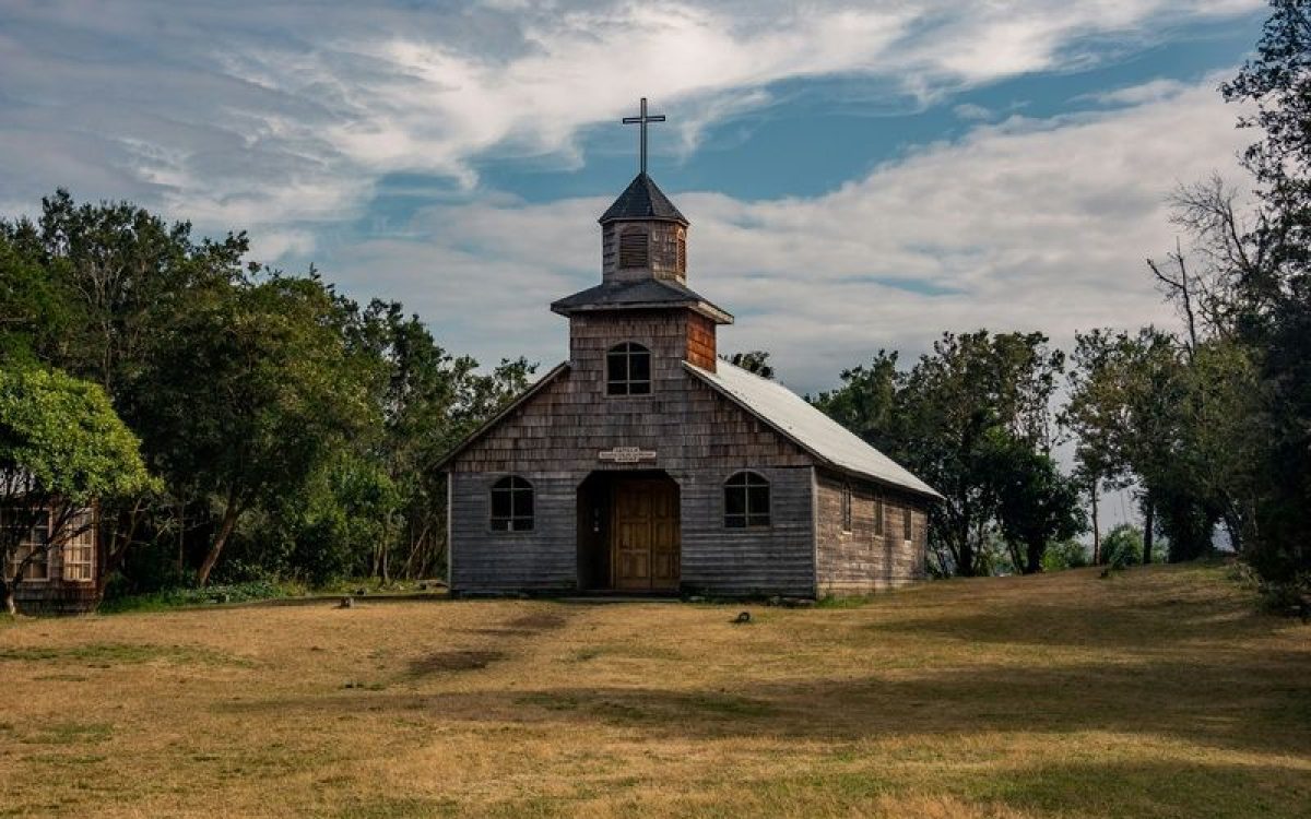 Chiloé: o arquipélago onde o Chile guarda seus mitos, suas igrejas de madeira e um modo de viver fora do tempo