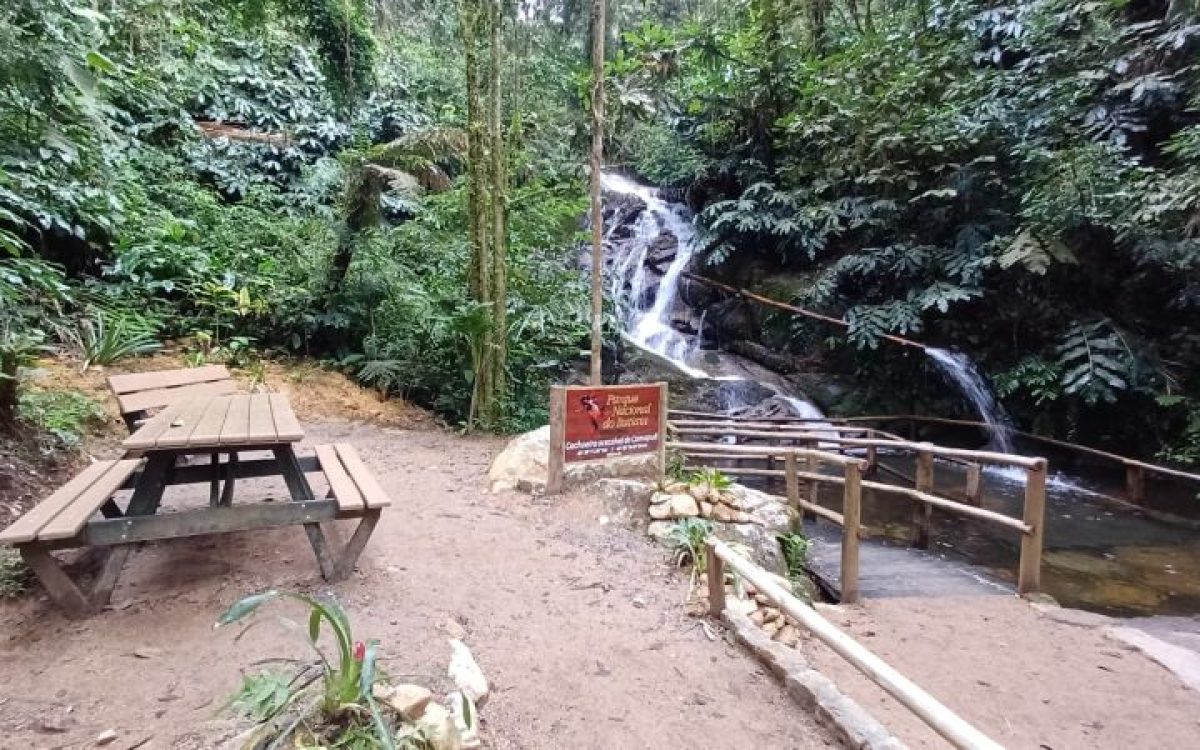 Cachoeira com cadeira anfíbia amplia infraestrutura inclusiva do Parque Nacional do Itatiaia
