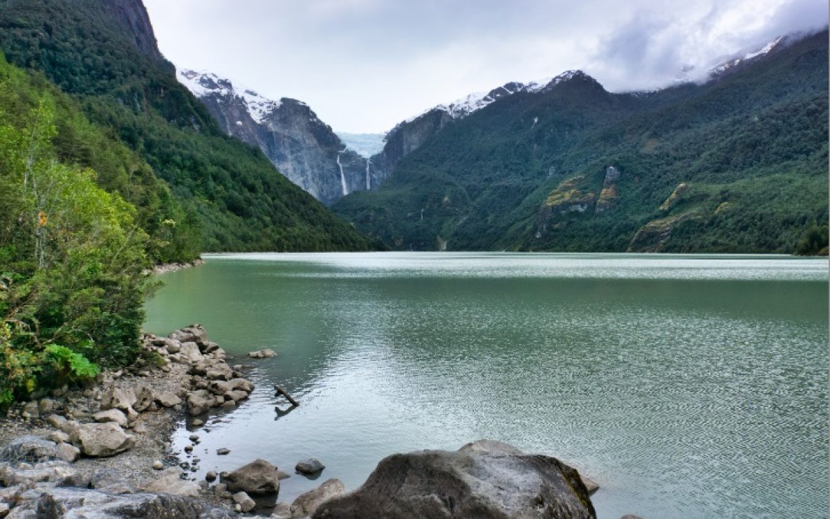 Série Patagônia – No Parque Nacional Queulat, a majestosa geleira suspensa Ventisquero Colgante reina absoluta